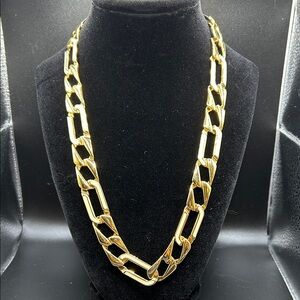 Vintage Monet chunky Figero link chain necklace. Like new.